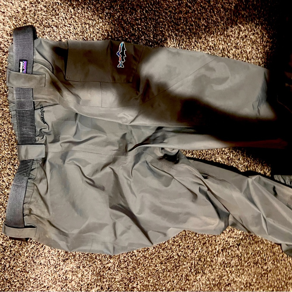 Patagonia mens wading pants size large.  No leaks or tears